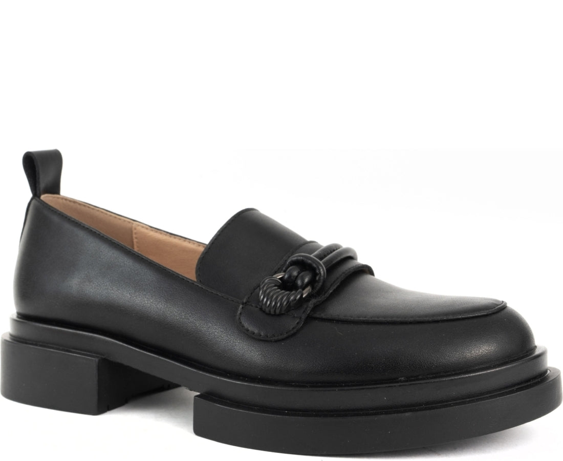 black elegant closed loafers