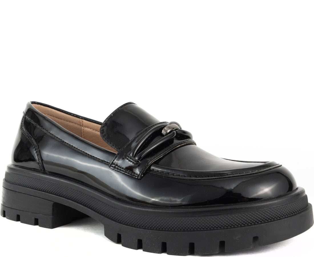 black elegant closed loafers