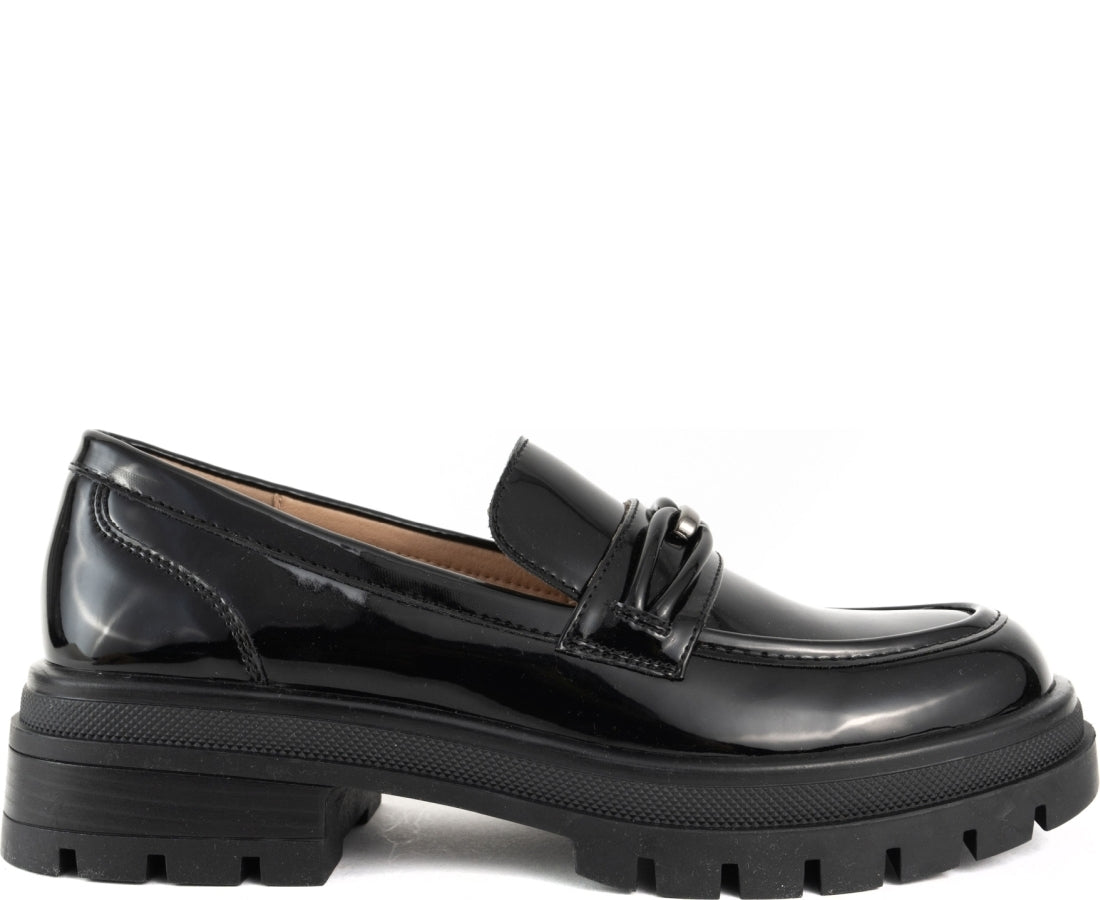black elegant closed loafers