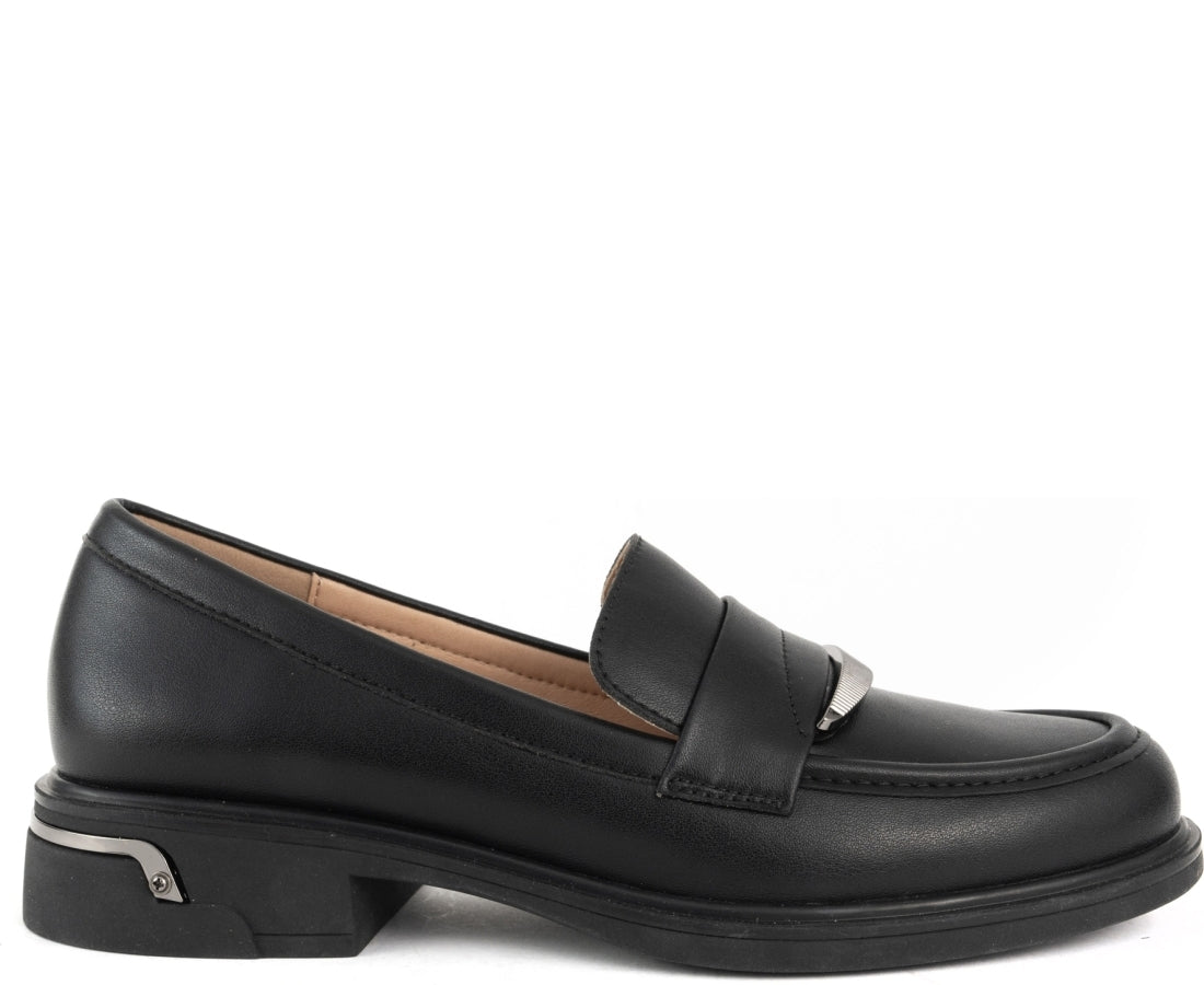 black elegant closed loafers