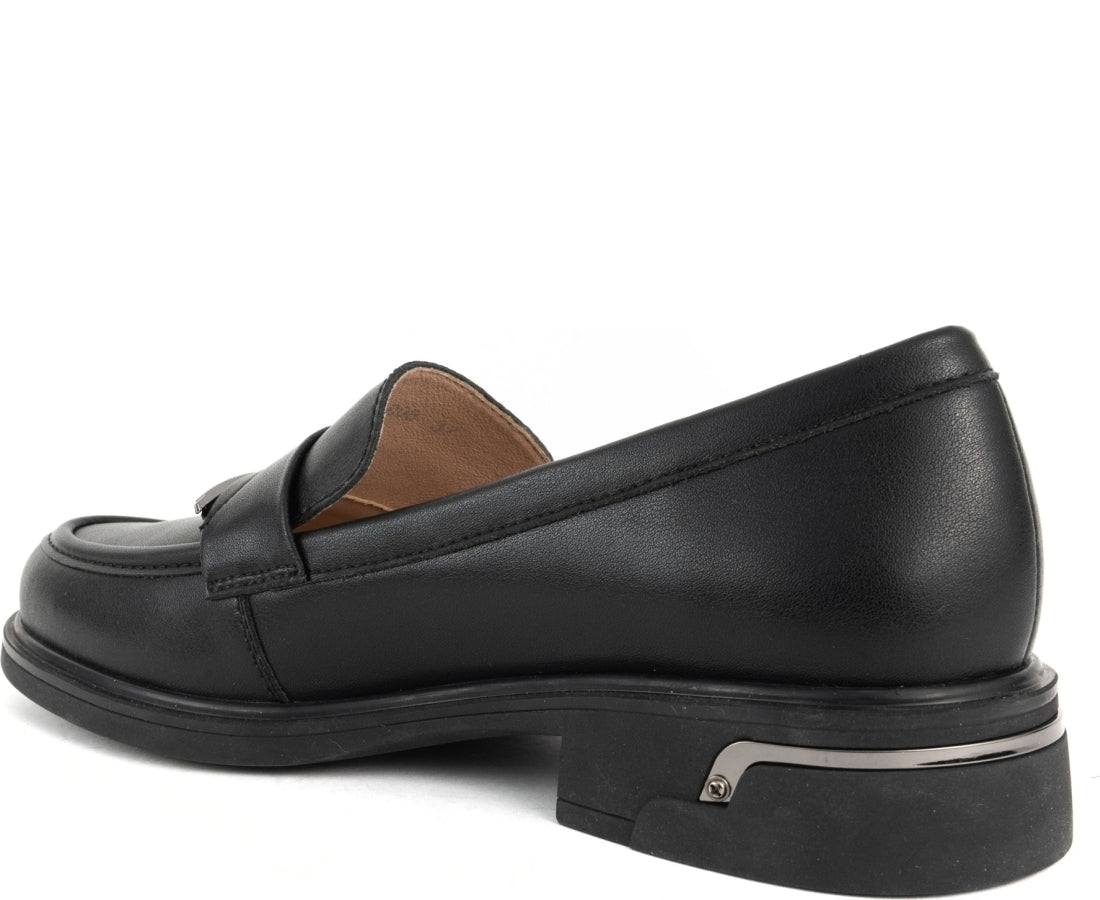black elegant closed loafers