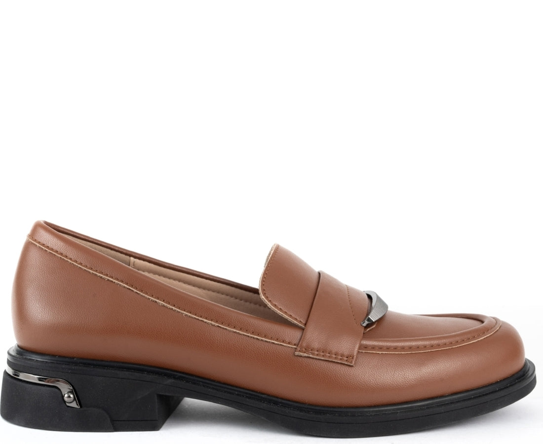 brown elegant closed loafers