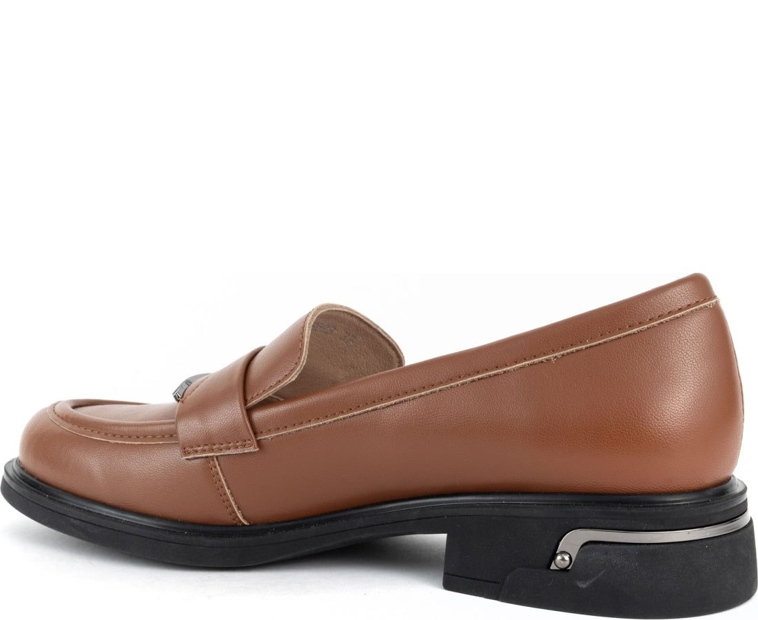 brown elegant closed loafers