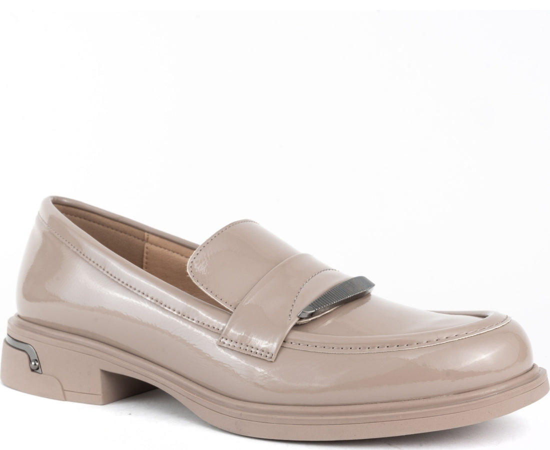 beige elegant closed loafers