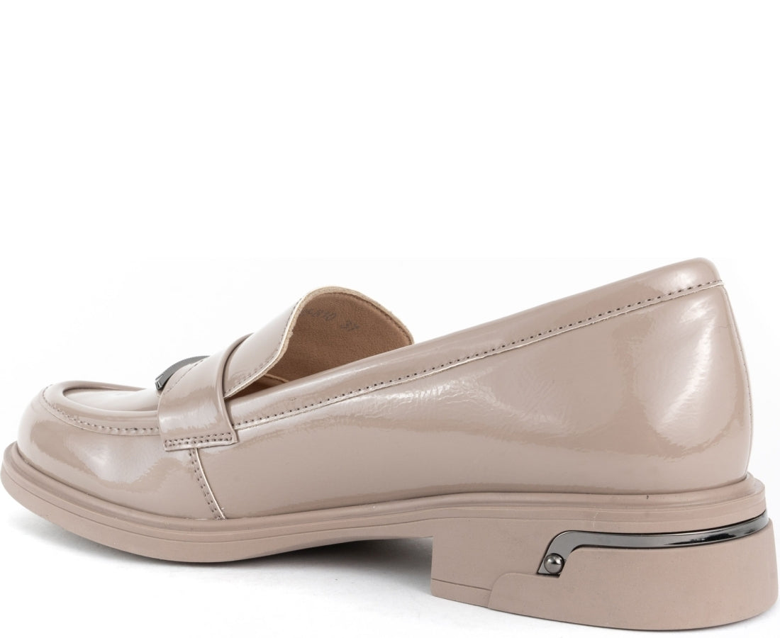beige elegant closed loafers
