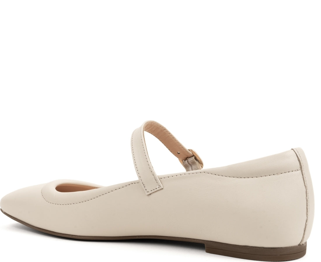 white casual closed ballerinas