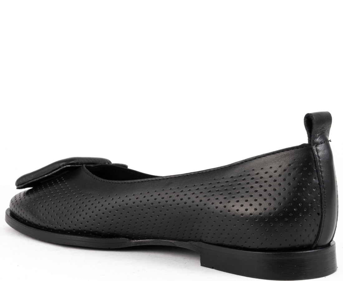 black casual closed ballerinas