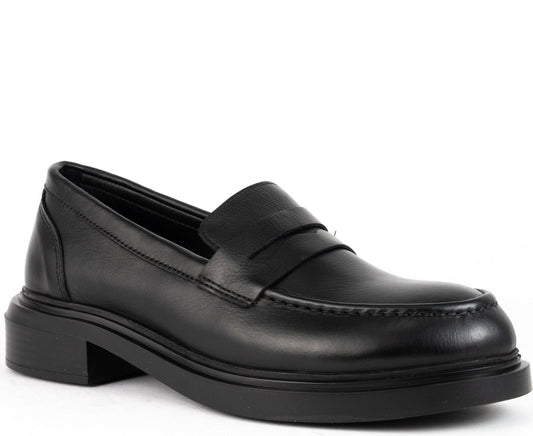 black casual closed loafers