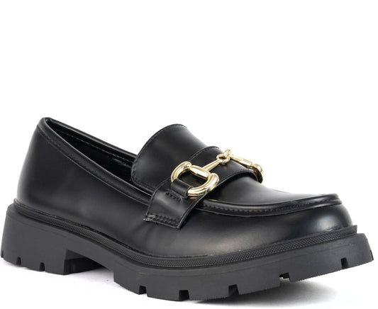 black elegant closed loafers