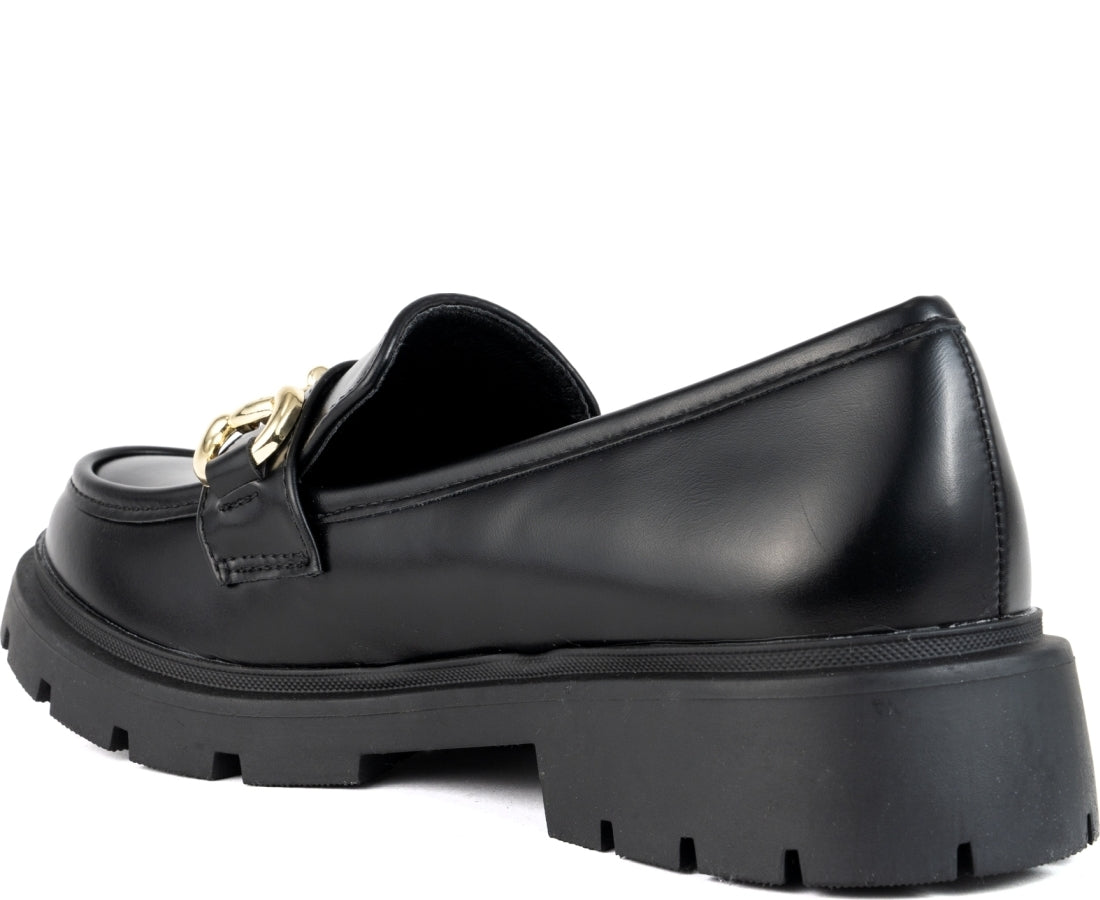 black elegant closed loafers