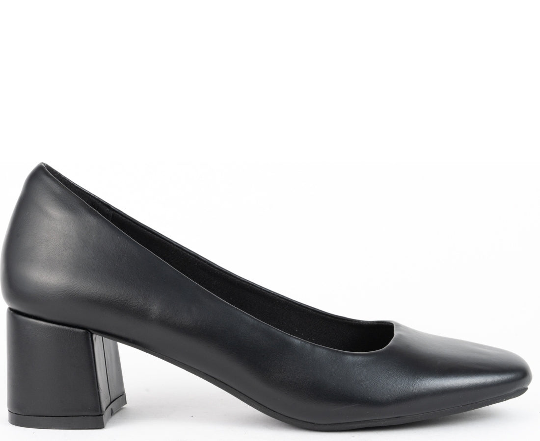 black elegant closed formal pumps
