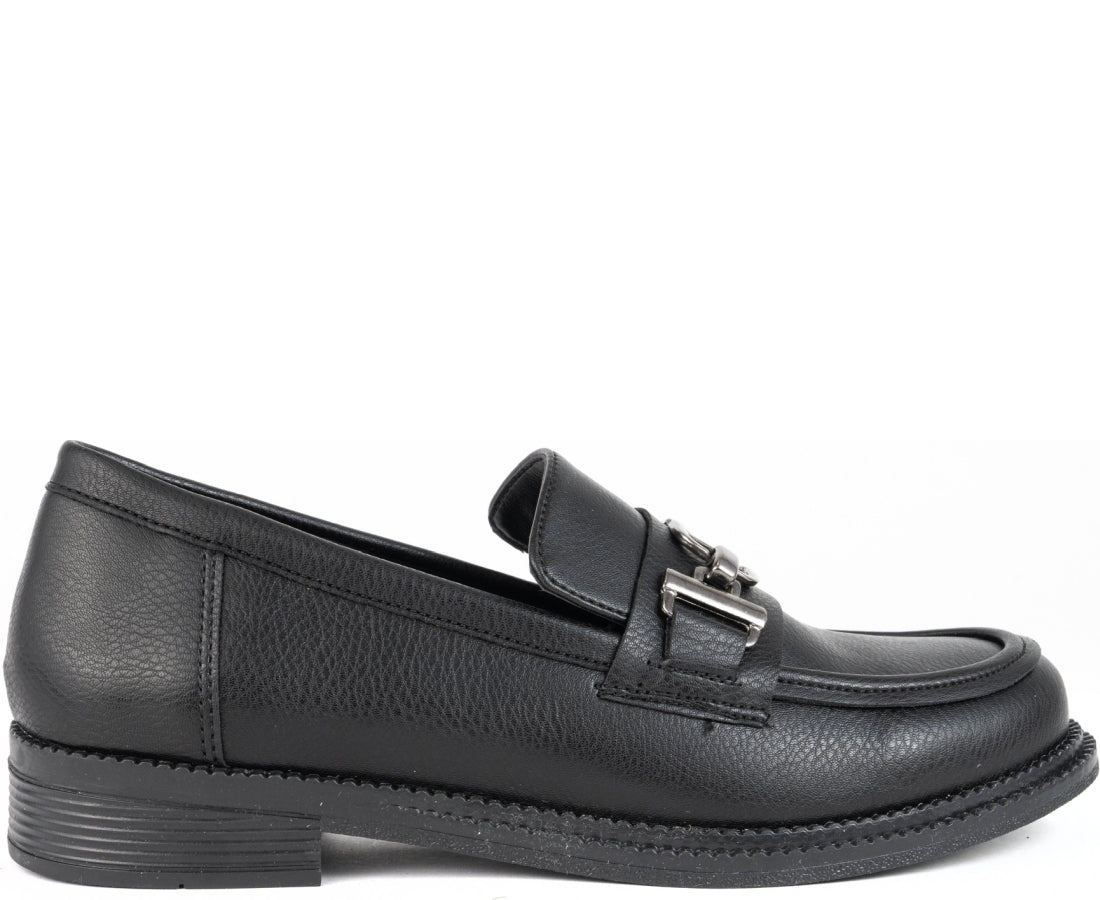 black casual closed loafers