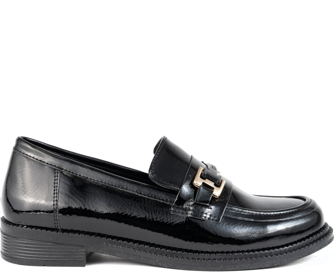 black casual closed loafers