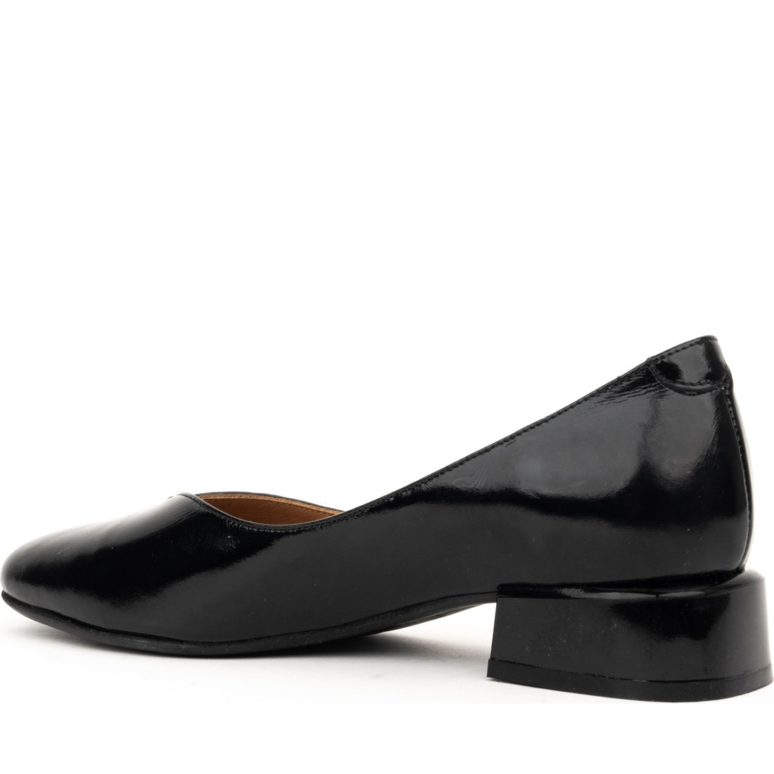 black classic closed pumps