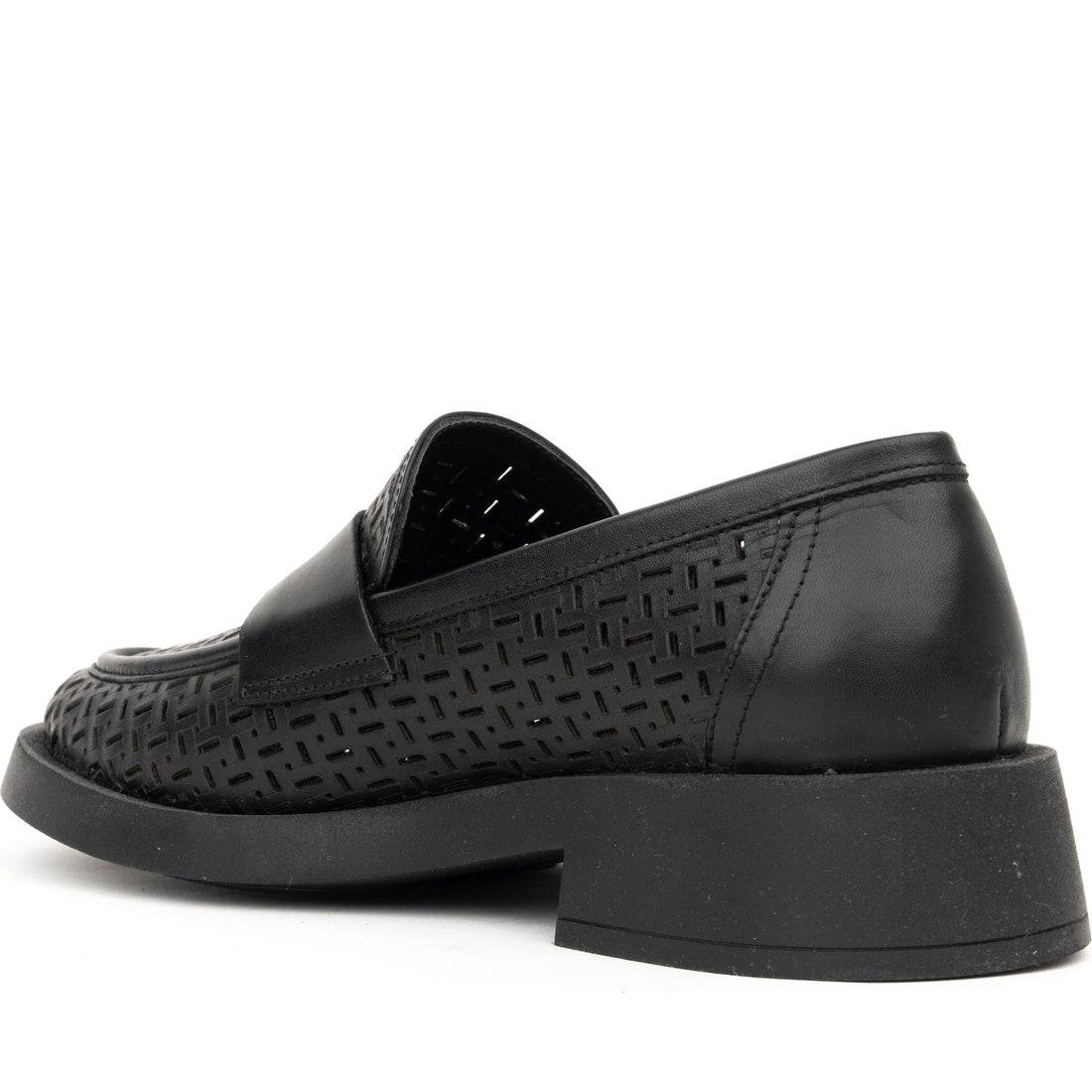 black casual closed loafers