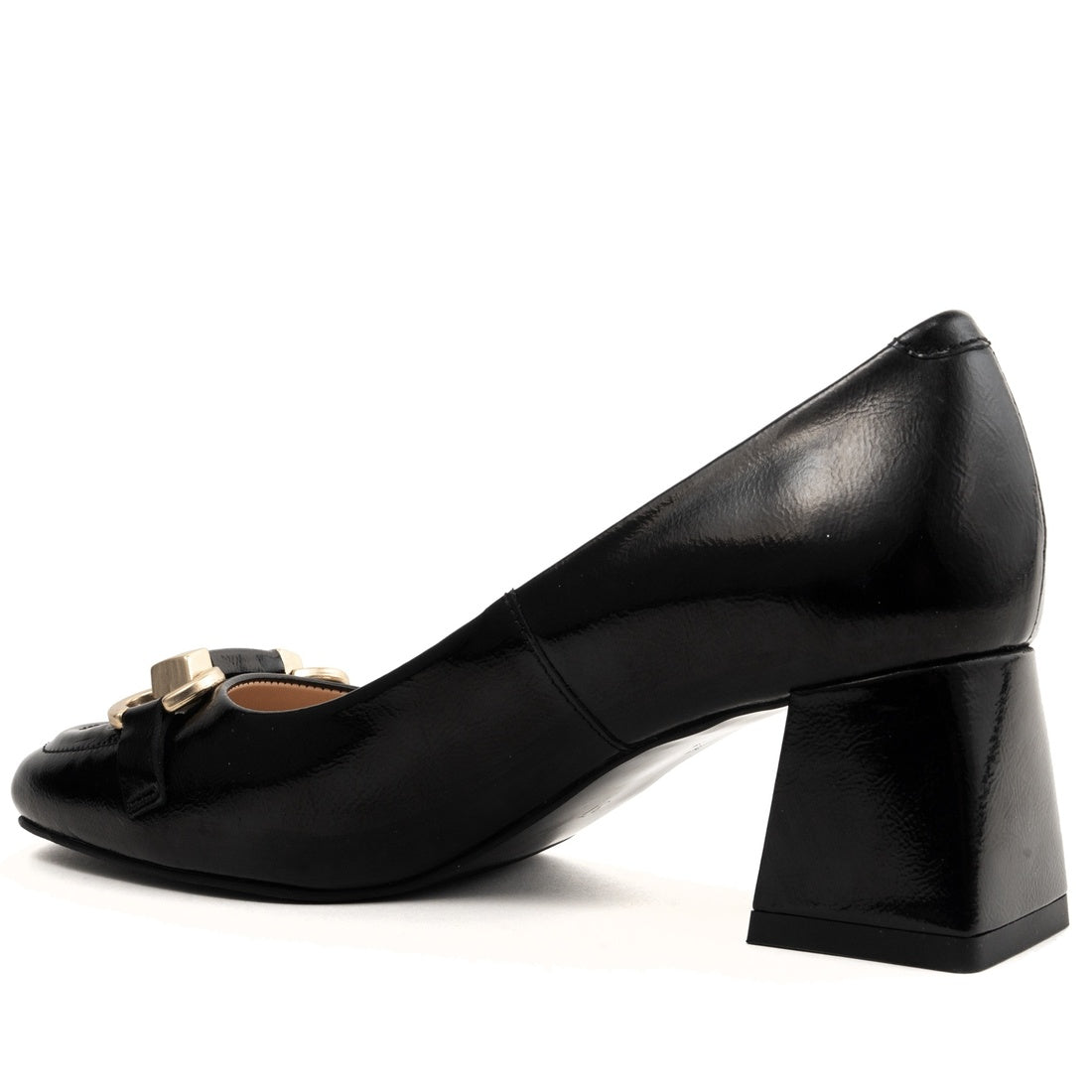 black classic closed pumps