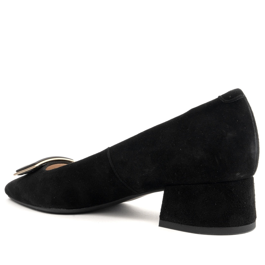 black classic closed pumps
