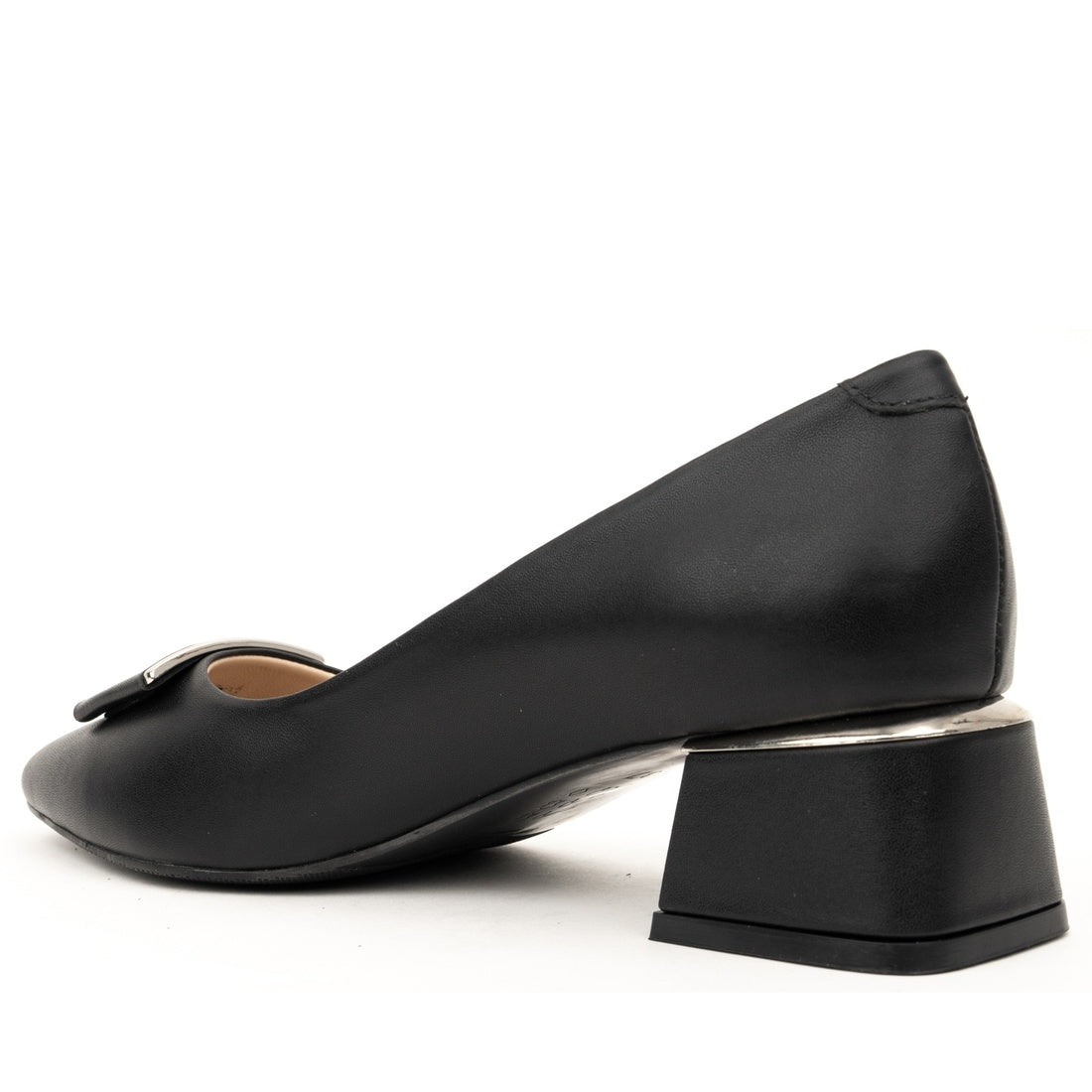 black classic closed pumps