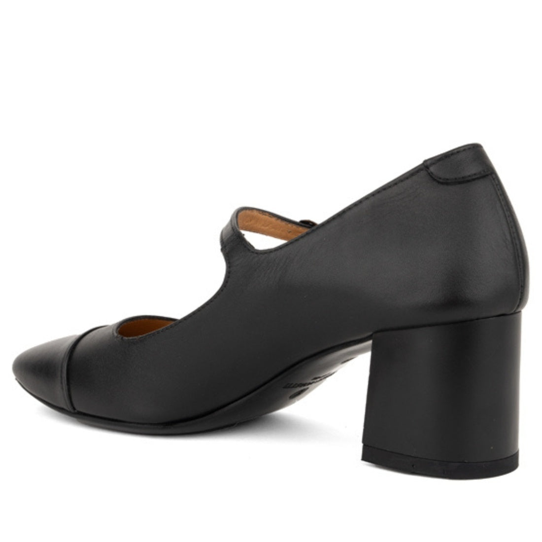 black classic closed pumps