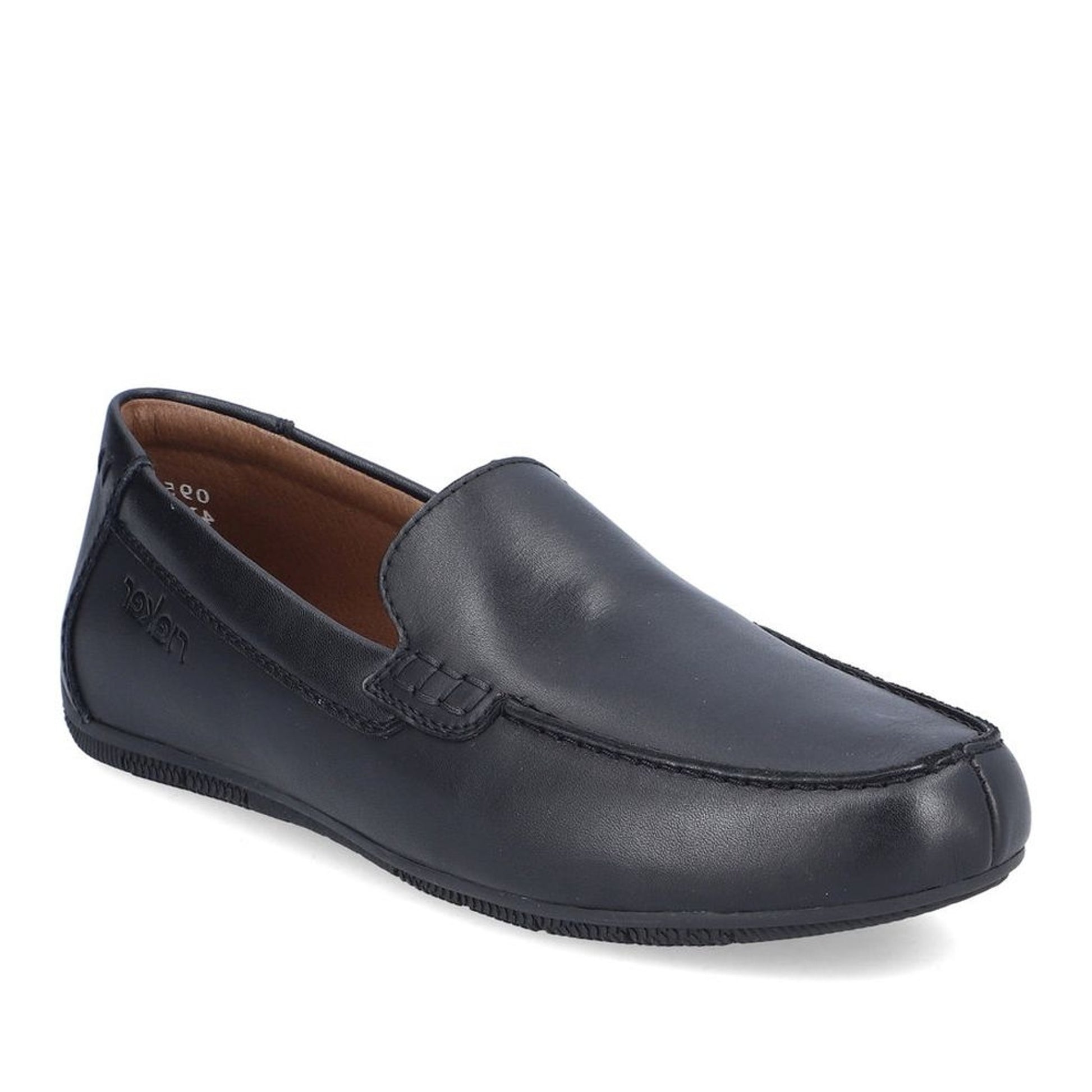 black classic closed mocasins