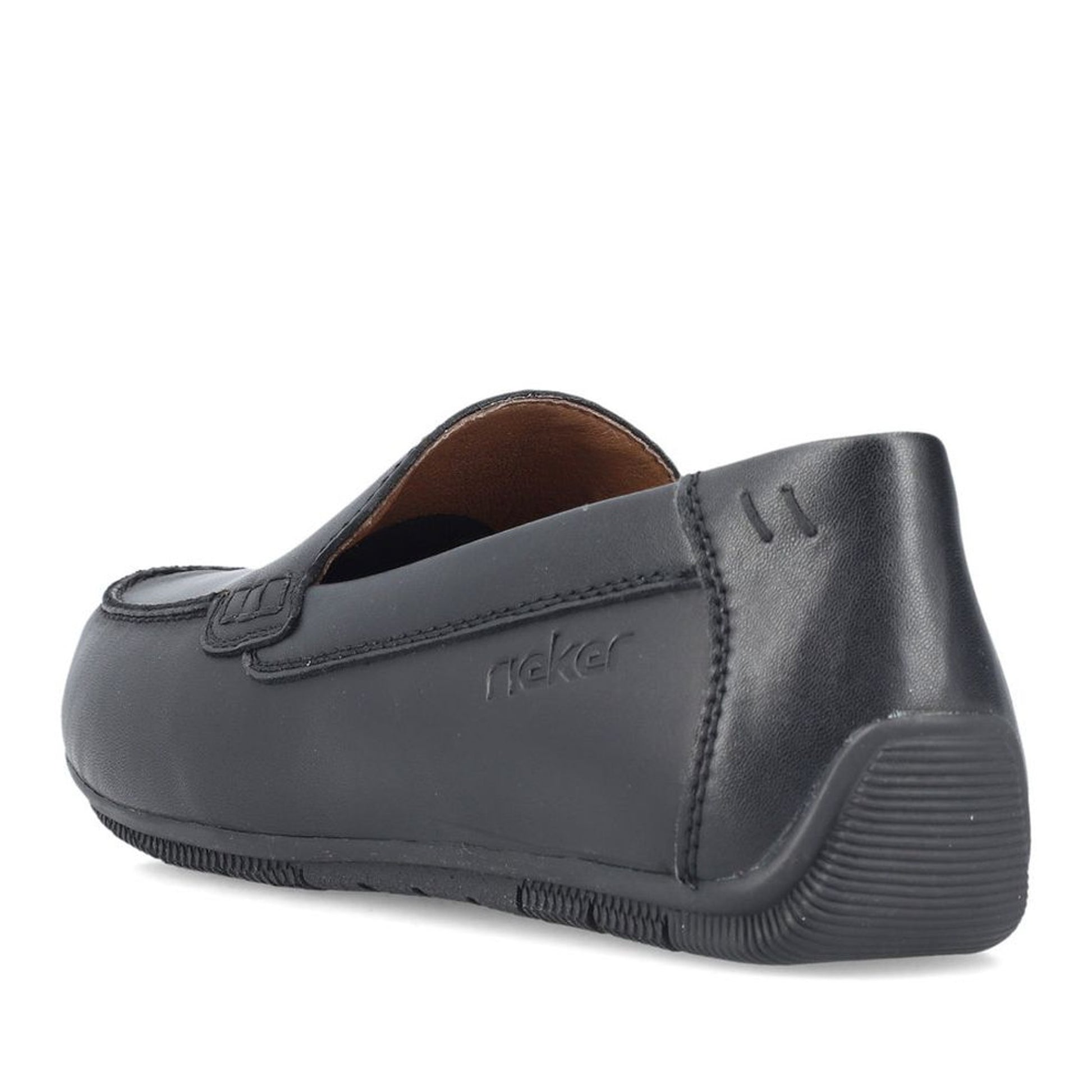 black classic closed mocasins