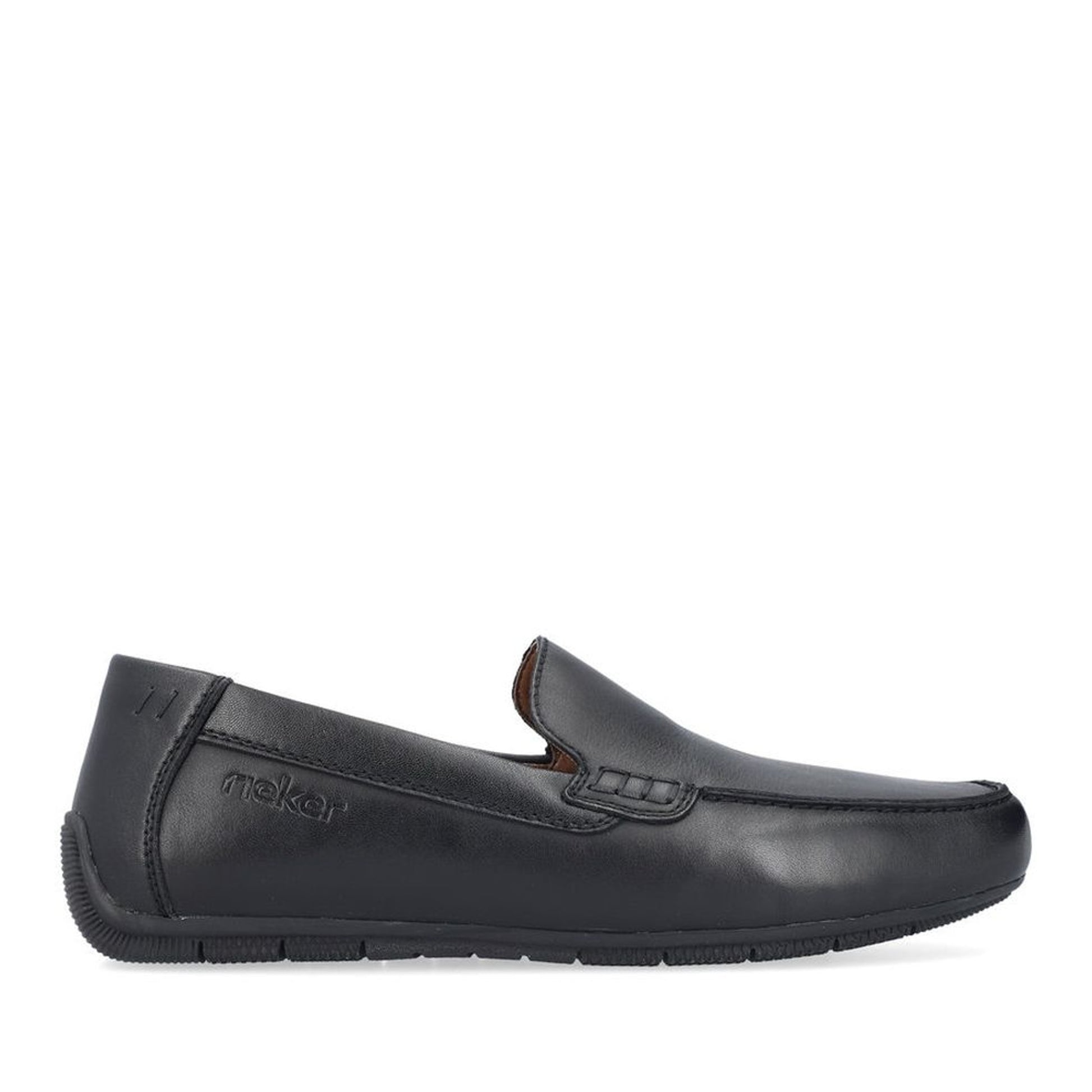 black classic closed mocasins