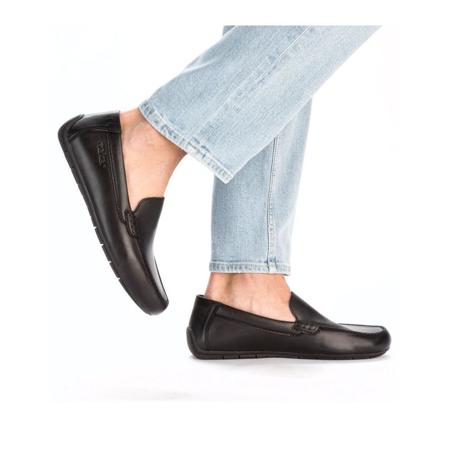 black classic closed mocasins