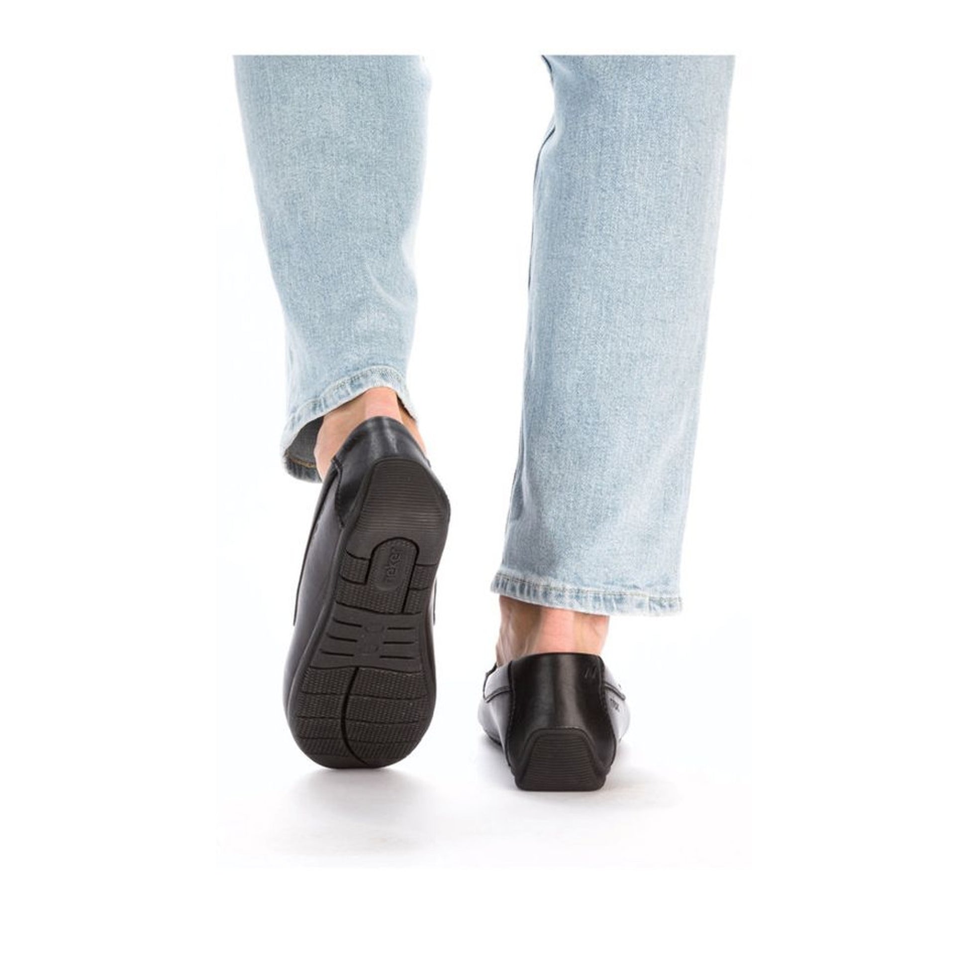 black classic closed mocasins