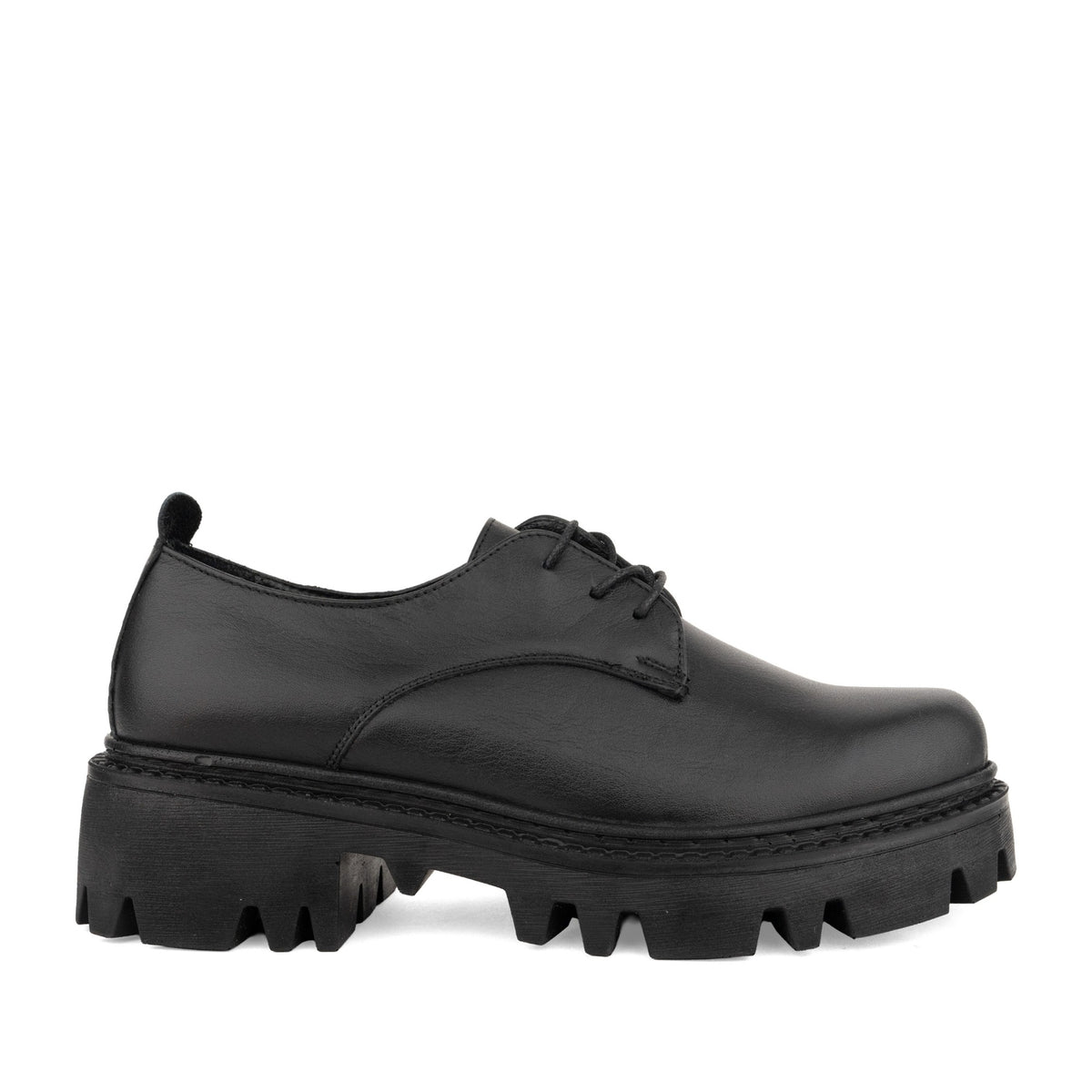 black casual closed loafers