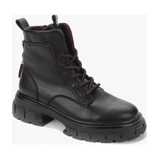casual closed boots