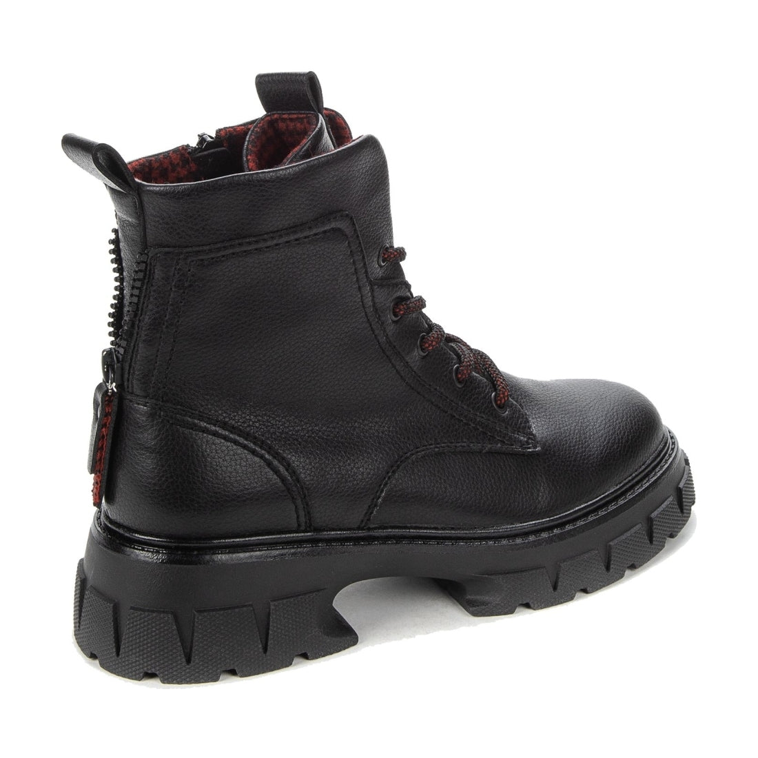 casual closed boots