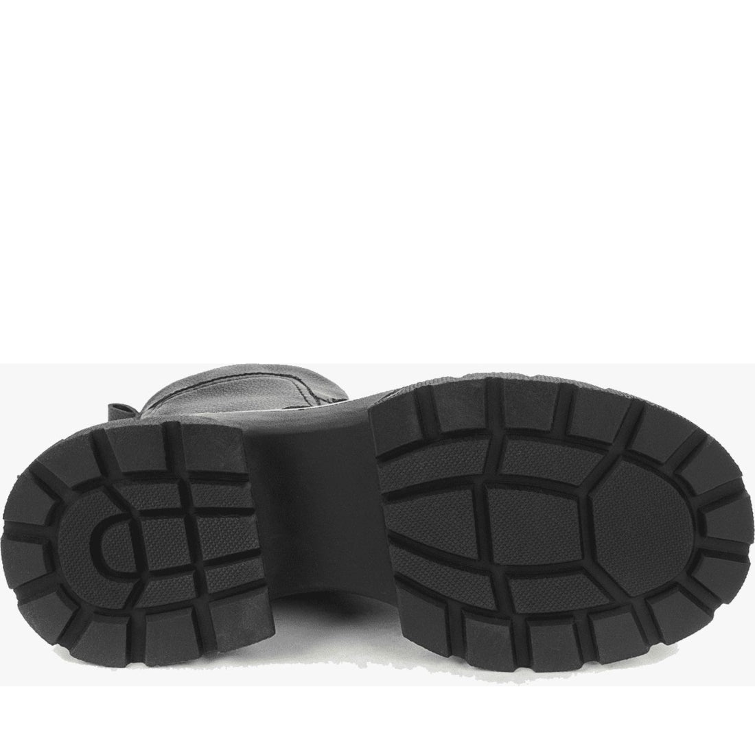 casual closed boots