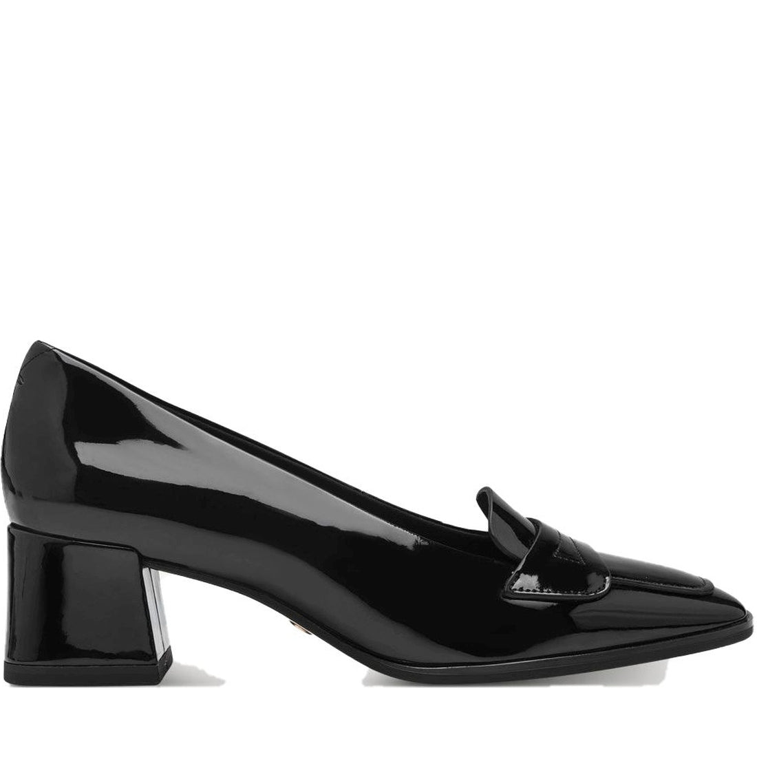 black elegant closed pumps