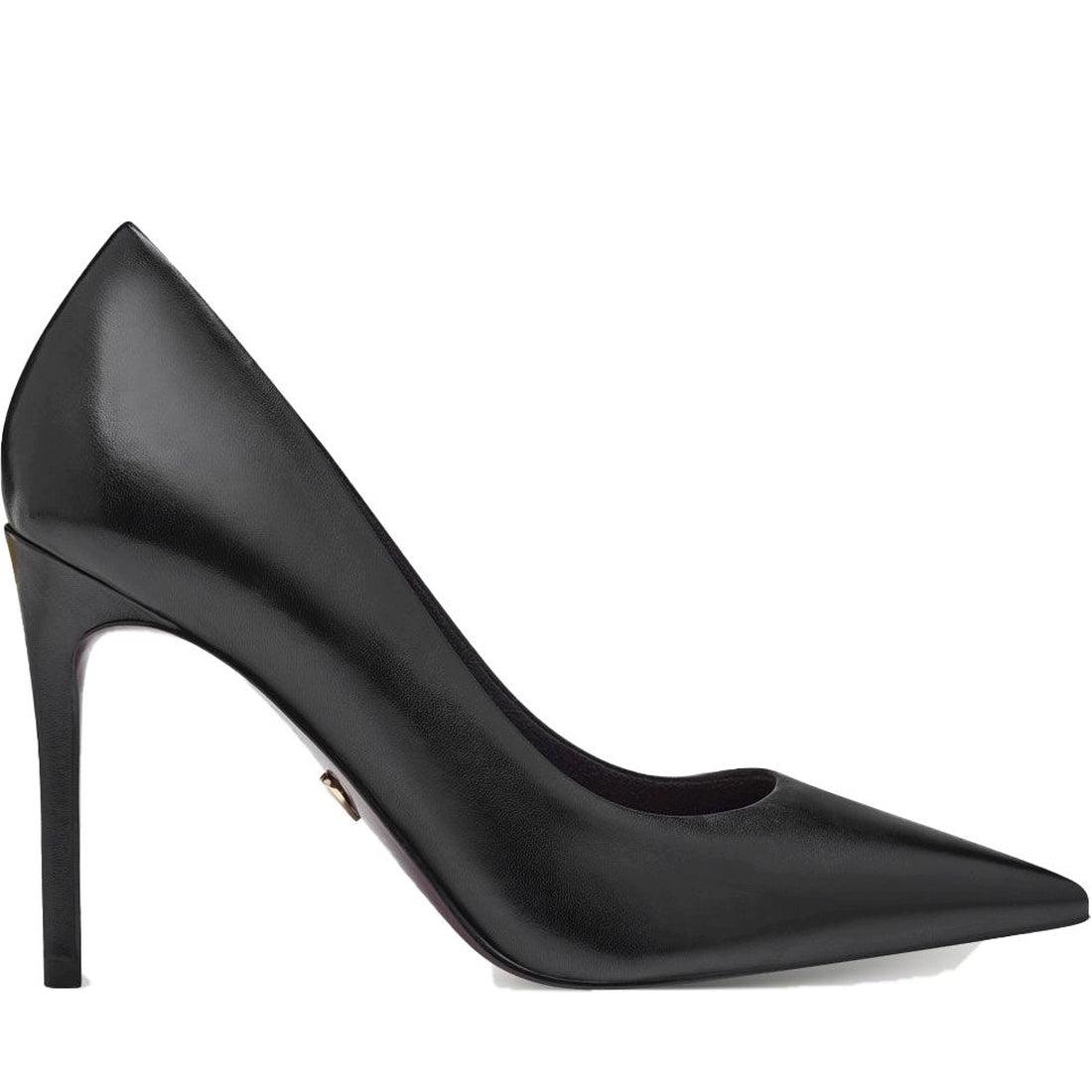 black elegant closed pumps