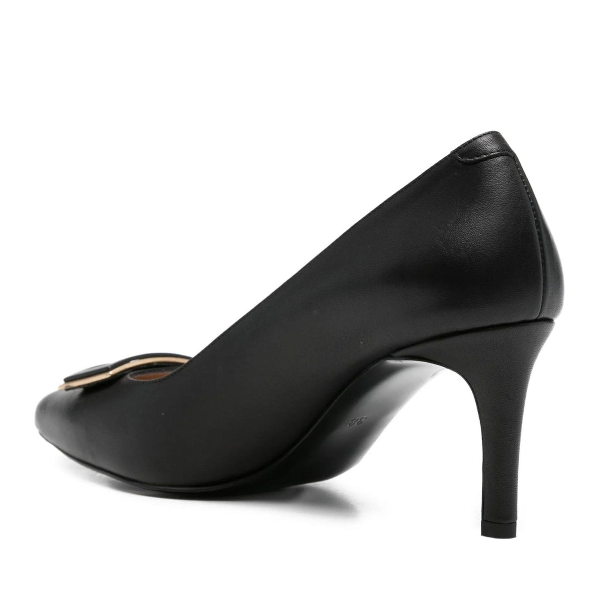 black classic closed pumps