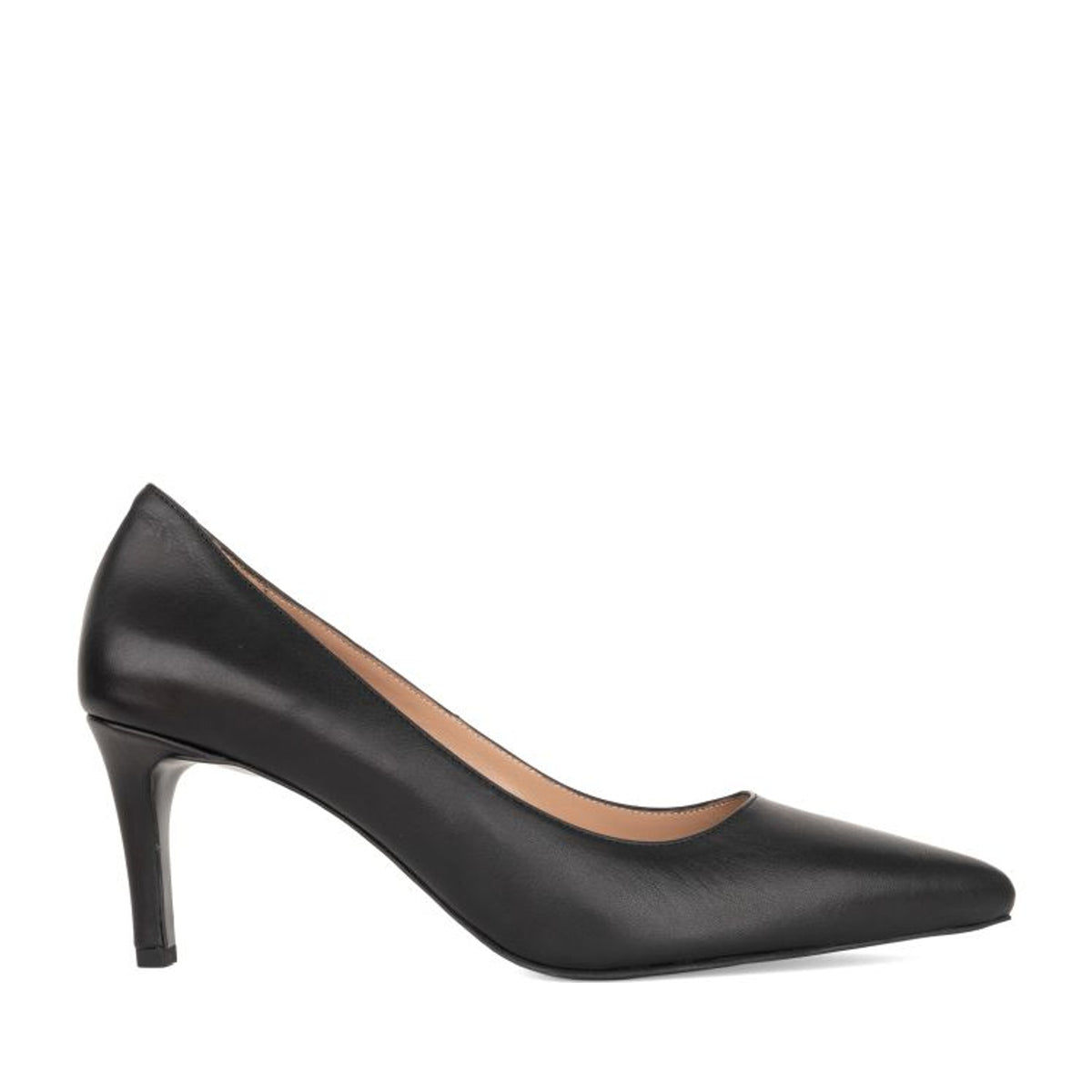 black classic closed pumps