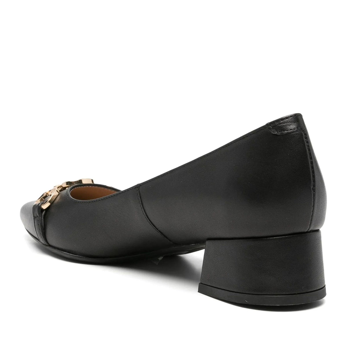 black classic closed pumps