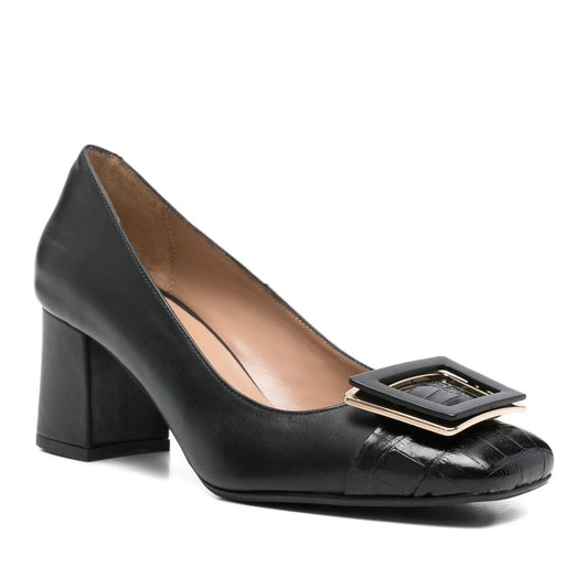 black classic closed pumps