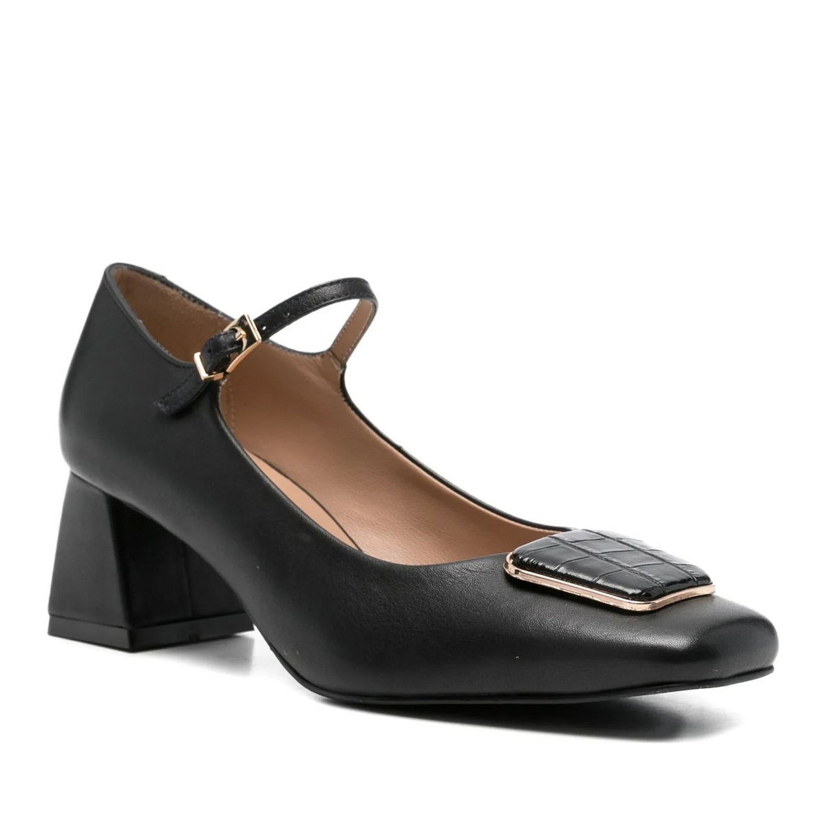 black classic closed pumps