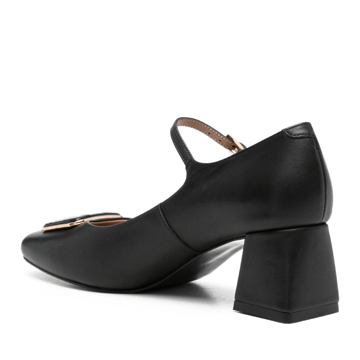 black classic closed pumps