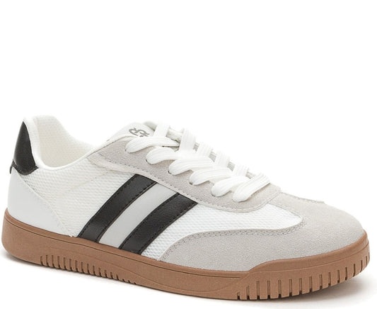 white casual closed sneakers