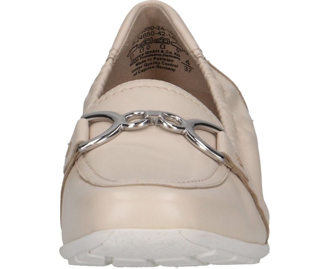 beige casual closed mocasins