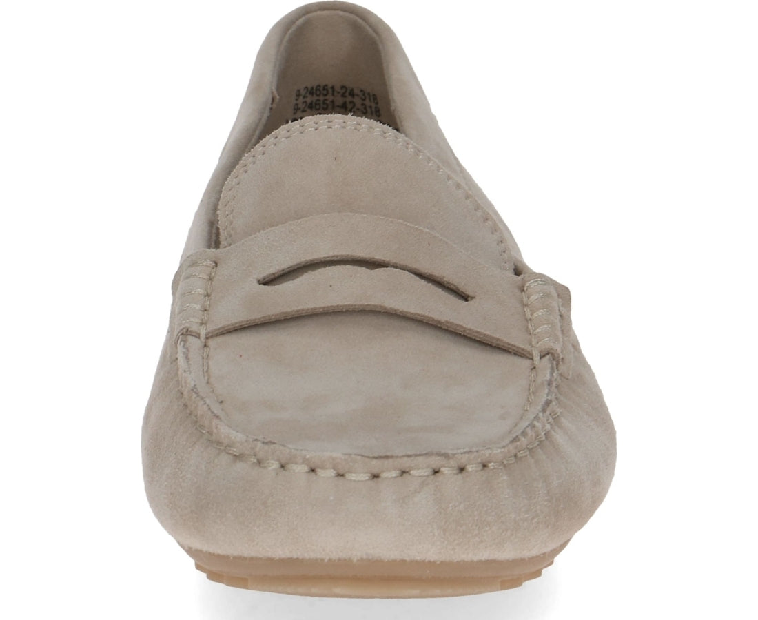 beige casual closed mocasins