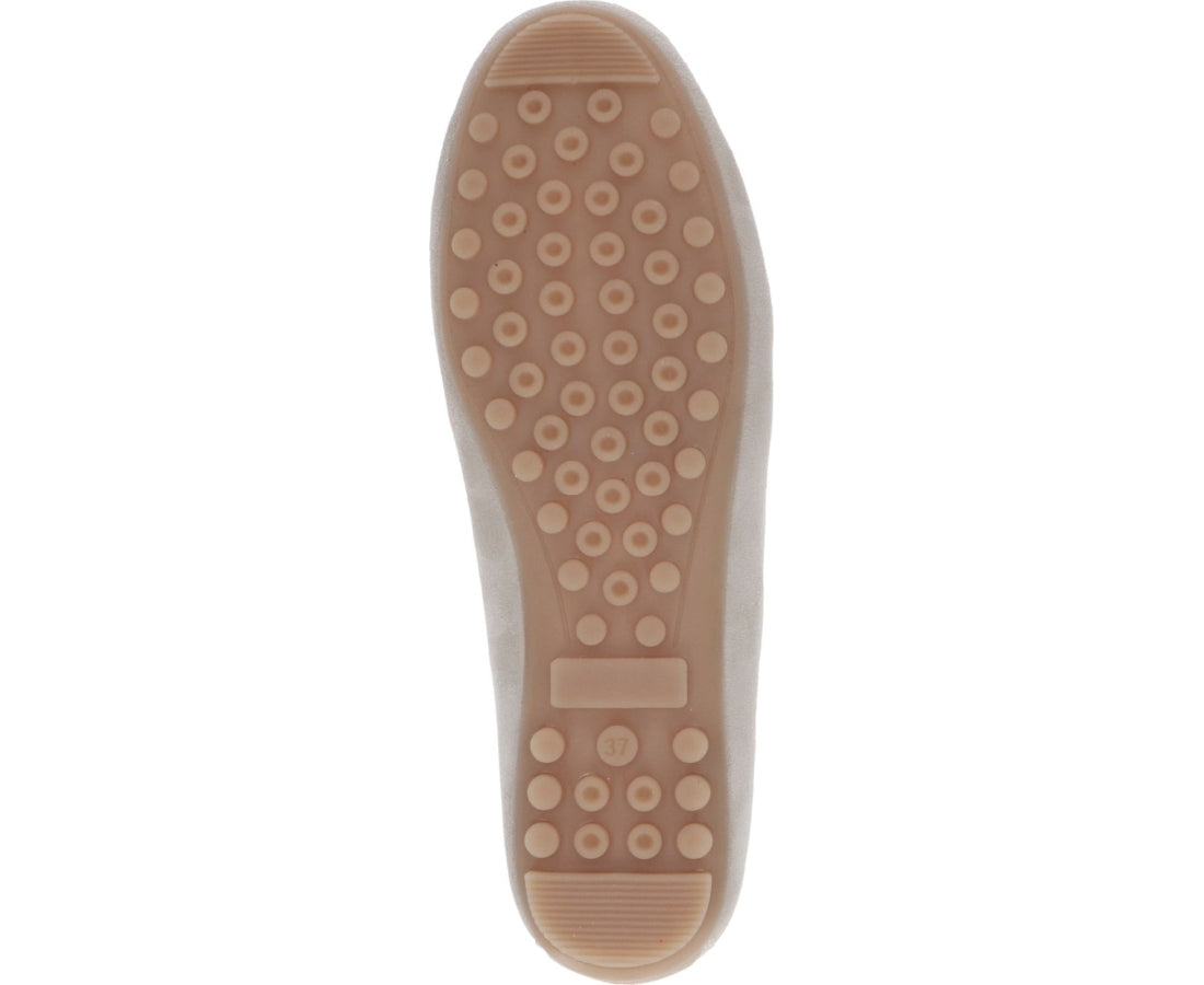 beige casual closed mocasins