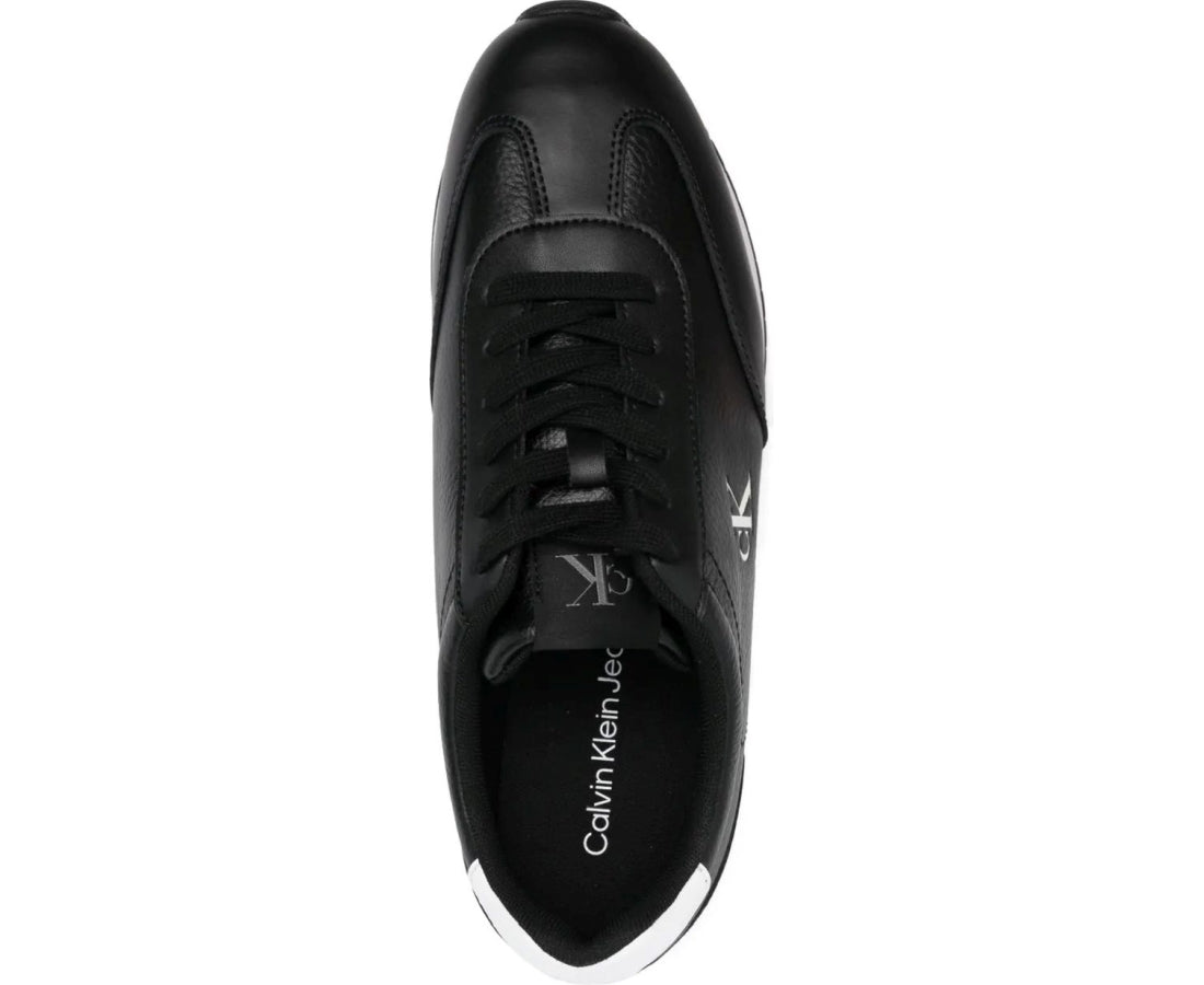 runner lace up sneaker