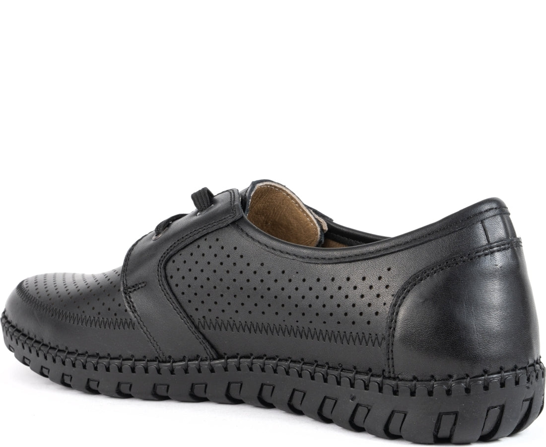 black casual closed mocasins