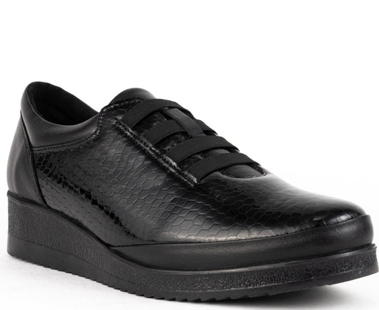 leisure trainers black