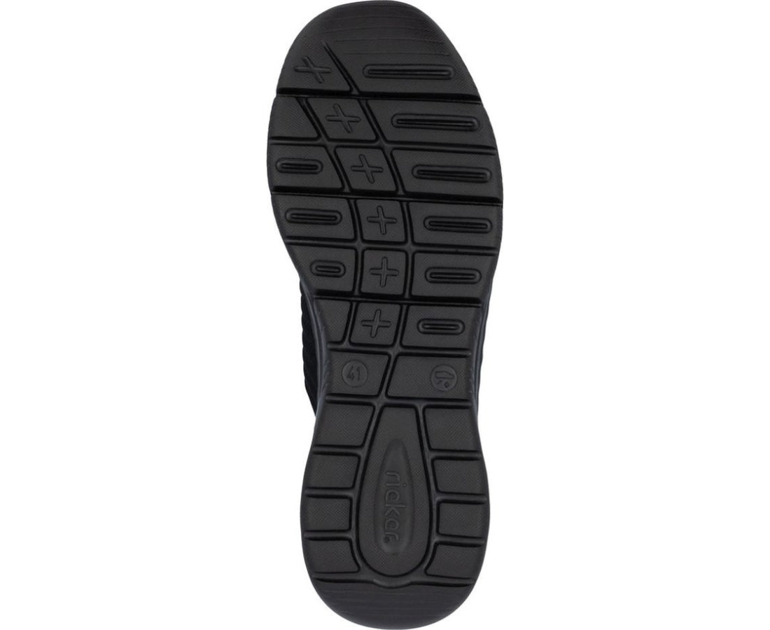 black casual closed sport shoe