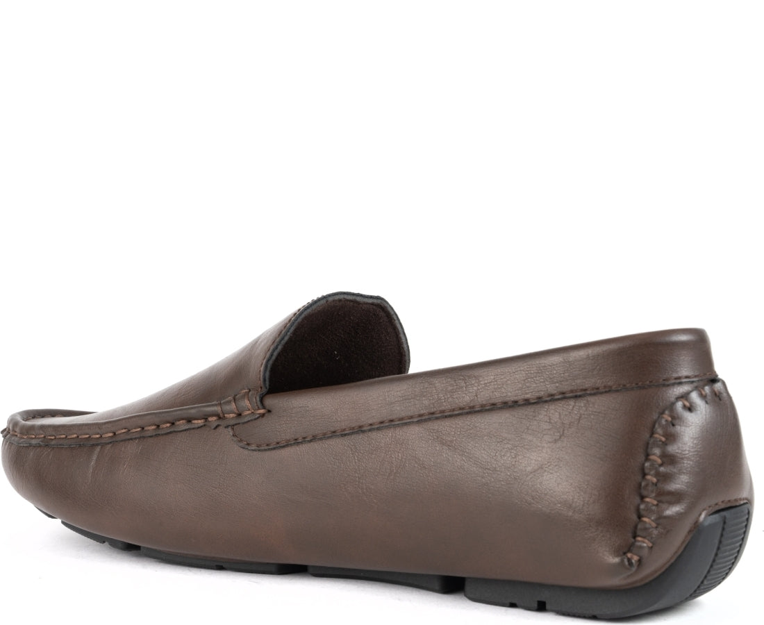 brown elegant closed mocassins