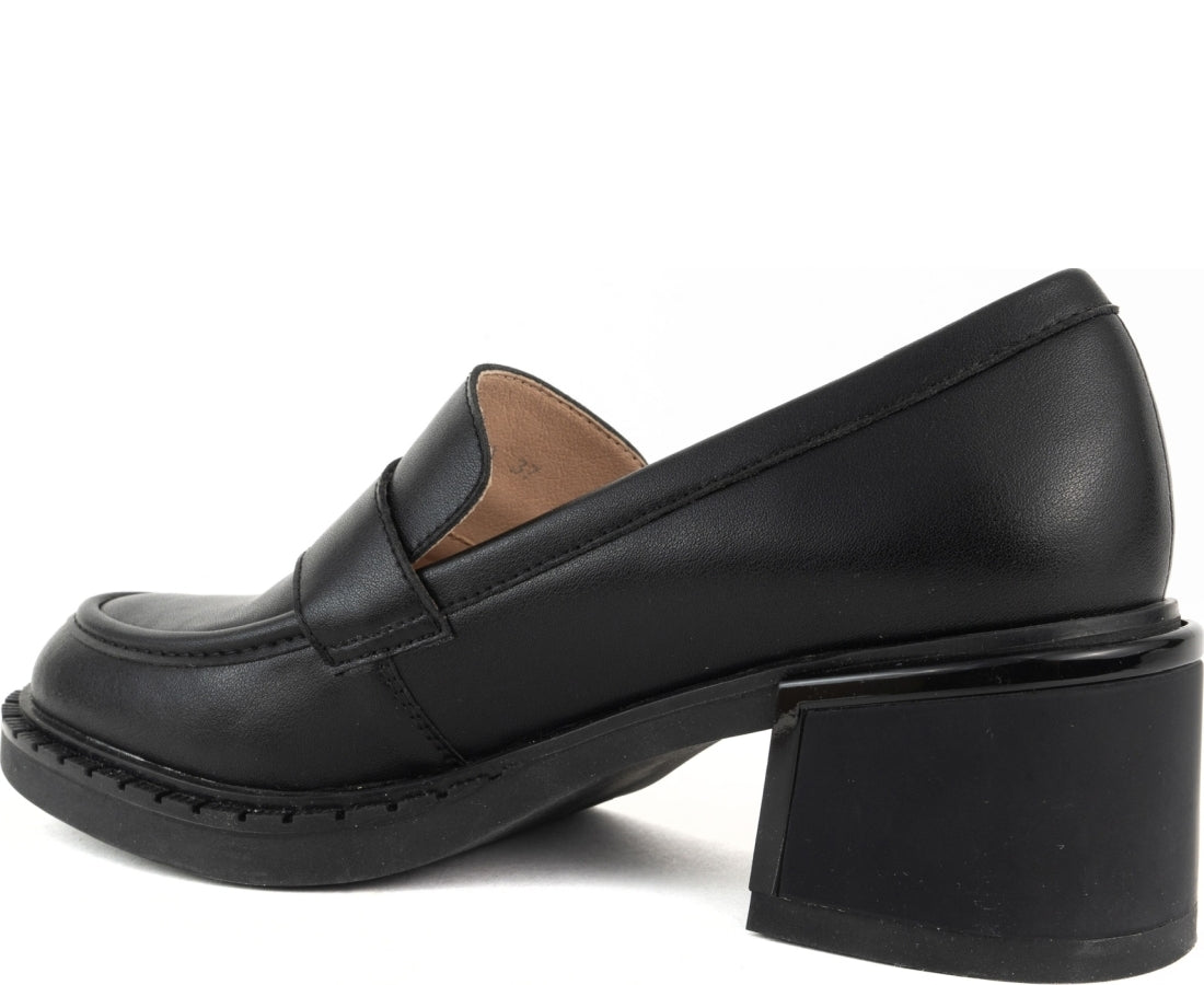 black elegant closed formal pumps